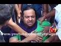 Chakri's brother inconsolable, breaks down
