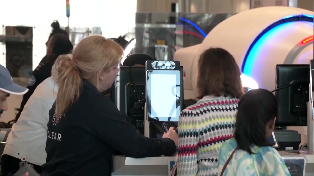 60,000 air safety workers face hard times as US shutdown persists | RETUERS