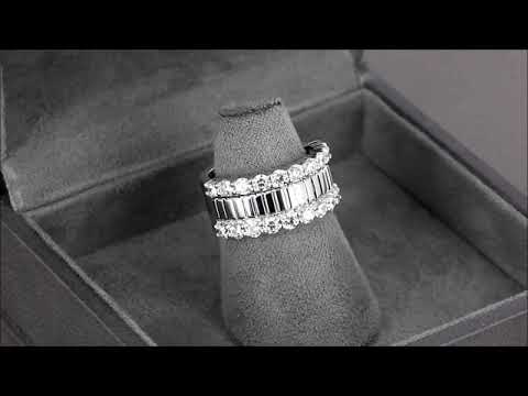 Крупное золотое кольцо с бриллиантами