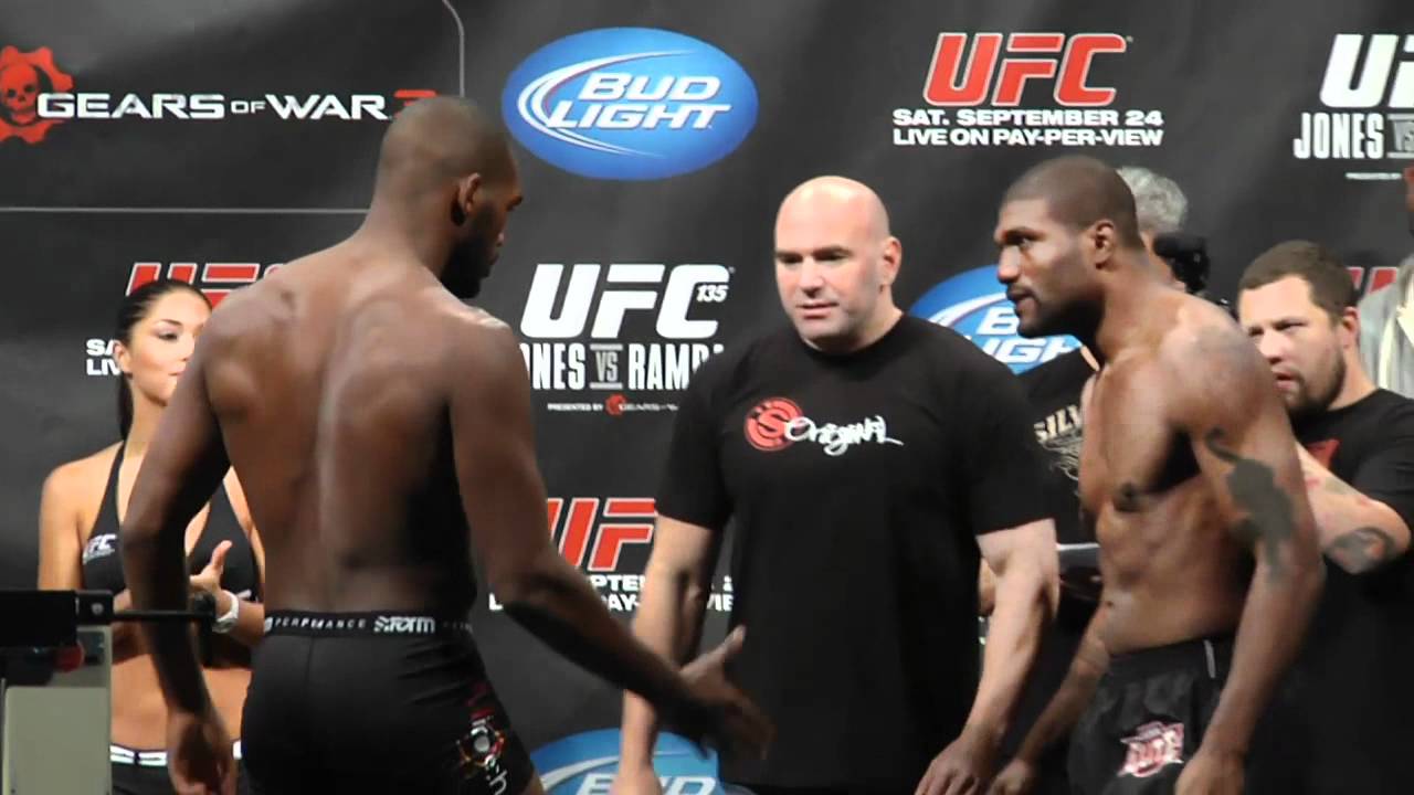 Pesaje UFC 135 Jones vs Jackson - YouTube