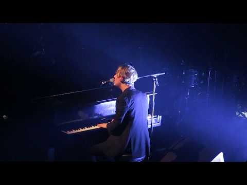 "Long Way Down" - Tom Odell  (Paris, 19 January 2019)
