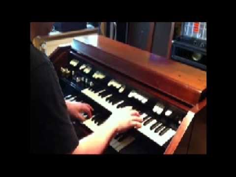 Hammond M100  With a little help from my friends   Intro