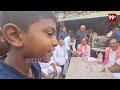 రోడ్డుపక్కన బజ్జిలు తిన్న కేసీఆర్ | KCR Eating Mirchi Bajji at Roadside Hotel | 99TV  - 03:06 min - News - Video