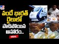 Viral Video Exposes Stale Food on Vande Bharat Express