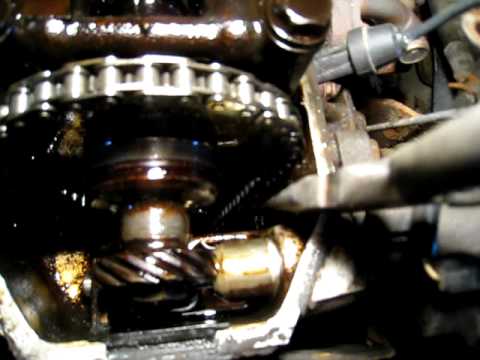 Broken Guide on a Toyota Timing Chain - YouTube