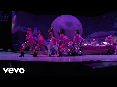 Ariana Grande - 7 rings (Live From The Billboard Music Awards / 2019)