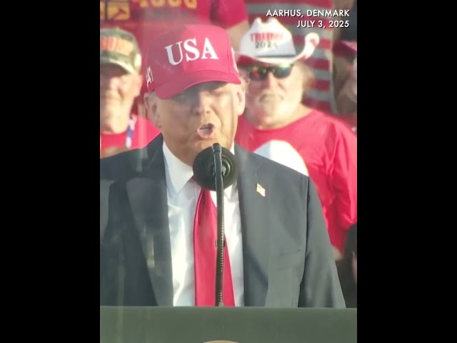MOMENT: 'It's only fireworks'. Trump reassures crowd at open-air rally