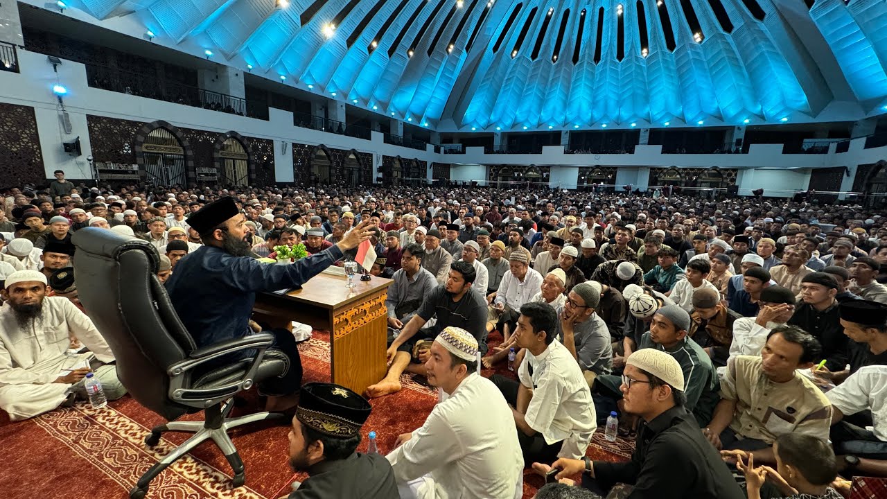 Jangan Sampai Tergelincir Di Usia Senja - Ustadz DR Syafiq Riza Basalamah MA