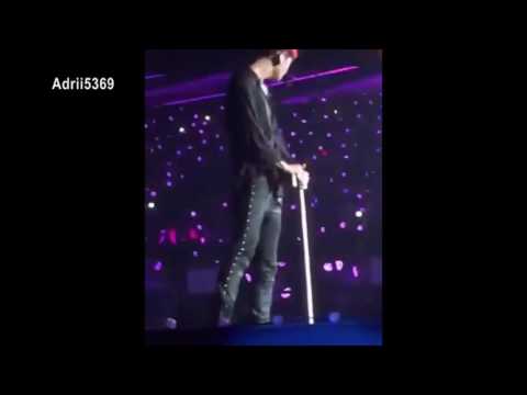 CHANYEOL SHOWING HIS ABS! The EXOrDIUM in Seoul (D1)