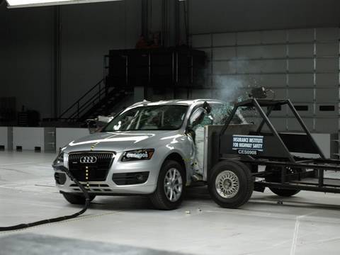 Видео краш-теста Audi Q5 с 2008 года