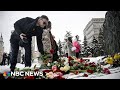 Video shows mourners pay tribute to Alexei Navalny in Moscow
