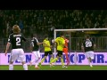 Les joueurs de football sur le terrain