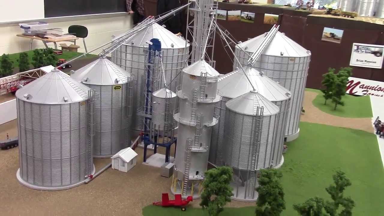 2013-national-farm-toy-show-display-contest-1-64-scale-borth-farms