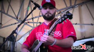 Tyler Farr &quot;A Guy Walks Into A Bar&quot; Live