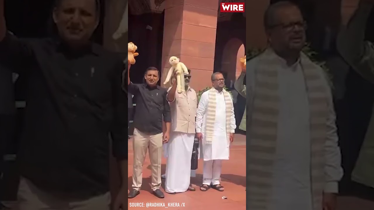 ‘56 inch ka chota bandar’Opposition Brings Jantar Mantar Slogans to Parliament