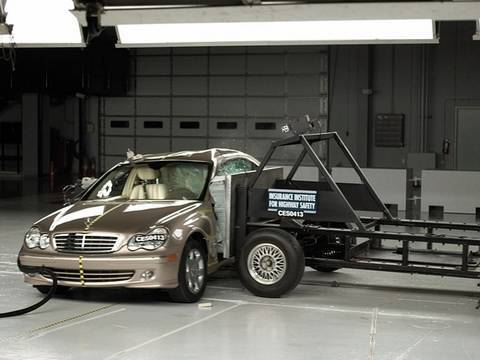 Choque de vídeo de prueba de Mercedes Benz Clase C W203 2004-2007