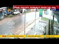 Kerala: Man narrowly escapes death as tree falls on him, viral video