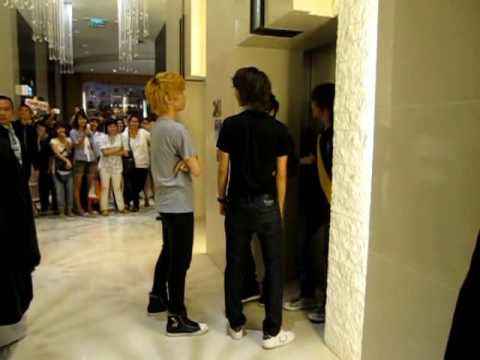 090916 - SHINee SUPER CUTE!! (teasing each other)