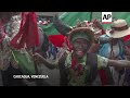 Venezolanos ataviados con coloridos trajes celebraron esta semana la Fiesta de los Santos Inocentes.  - 01:35 min - News - Video