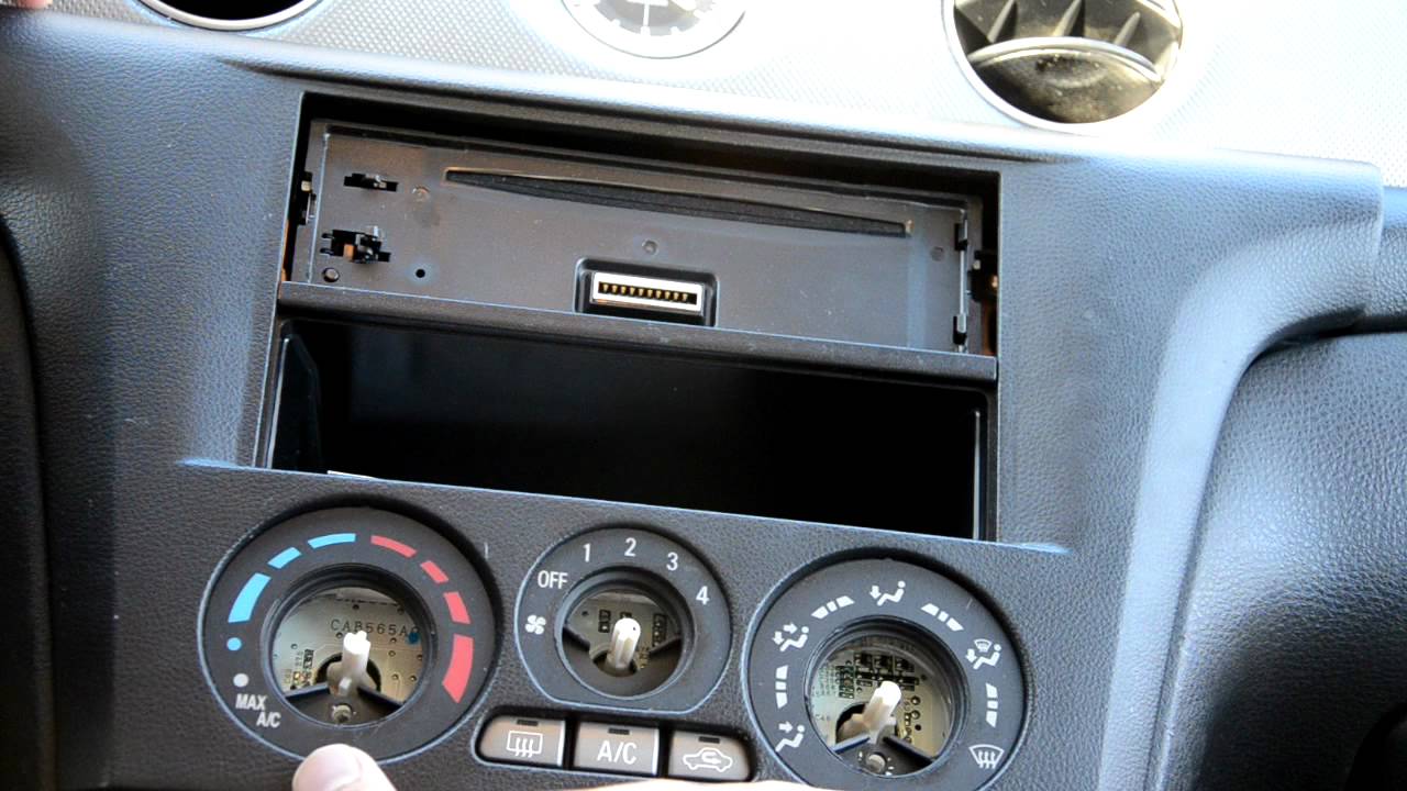 Radio change in Mitsubishi Outlander 2005 YouTube