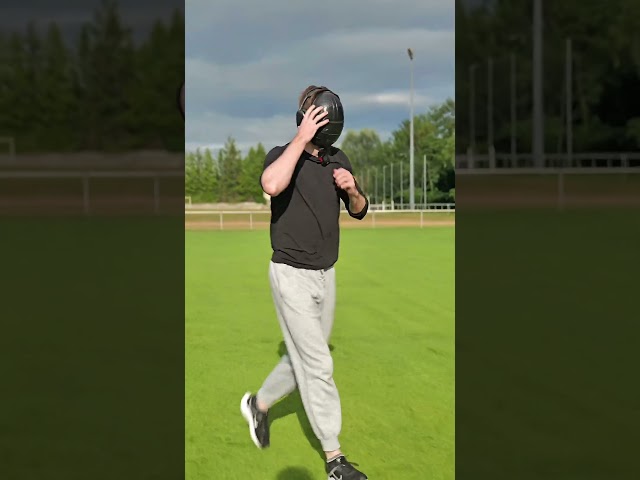 IMPOSSIBLE DE MARCHER TOUT DROIT AVEC ÇA...