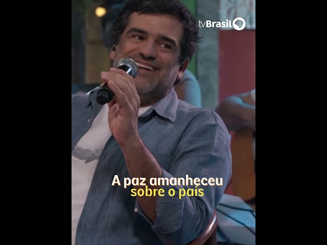 Pedro Miranda e Teresa Cristina prestam homenagem a Mauro Duarte no Samba na Gamboa