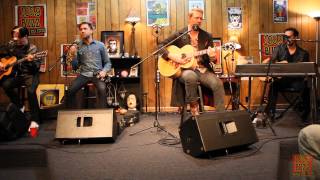 102.9 The Buzz Acoustic Session: Queens of the Stone Age - I Sat By The Ocean