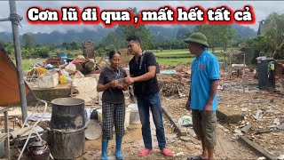 Nước mắt người mẹ sau lũ – Mất hết nhưng vẫn cố gắng đứng lên