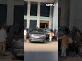 Airport पर Ranbir Kapoor, Alia Bhatt और Raha की तस्वीर - 00:28 min - News - Video