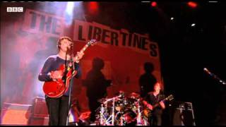 The Libertines - Can&#39;t Stand Me Now (live Reading Festival 2010 - BBC)