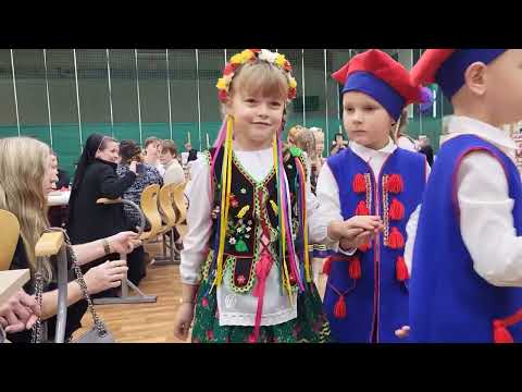 Przedszkolaki z Przedszkole w Bobolicach z okazji 105. Rocznica Odzyskania Niepodległości