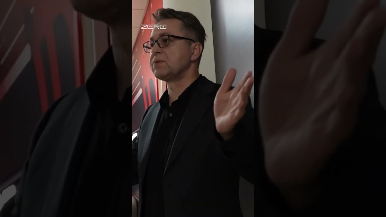 MACIAK WYCHODZI Z KANAŁU ZERO