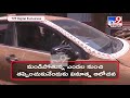 Indian woman covers her car in cow dung to avoid scorching heat