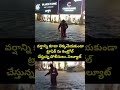 వర్షాన్ని కూడా లెక్కచేయకుండా ట్రాఫిక్ ను కంట్రోల్ చేస్తున్న పోలీసులు.. సెల్యూట్ | Hyderabad  - 00:06 min - News - Video