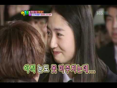 Super junior Eunhyuk is doing sit-up with girl