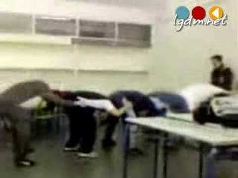 在玩遊戲的時候不要太相信你的朋友...真的