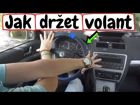 Jak držet VOLANT v AUTĚ?🚘Autoškola: Správná pozice rukou na volantu auta (Točení volantem)