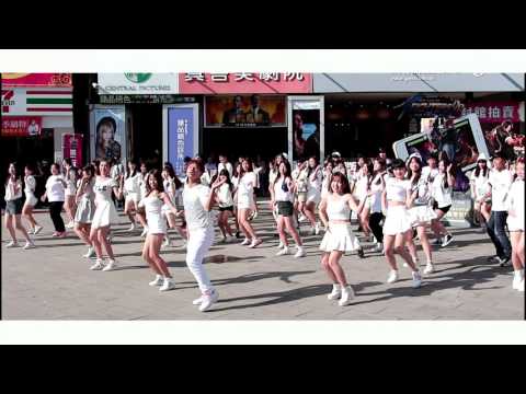 TWICE - OOH-AHH하게 flashmob in Taipei 西門町街頭快閃應援活動 from Taiwan