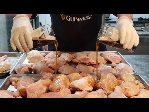 치킨에 진심!? 비싼 흑맥주를 들이부어 만드는 수비드 후라이드 치킨 fried chicken legs made with dark beer - Korean street food