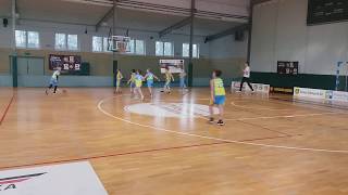 Migawka z meczu uczniów PSP w Jabłowie z kolegami z Pelplina. Potyczkę rozegrano w ramach Otwartych