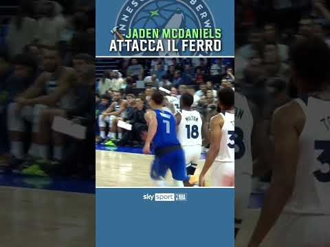 Il giocatore dei Timberwolves vola in contropiede