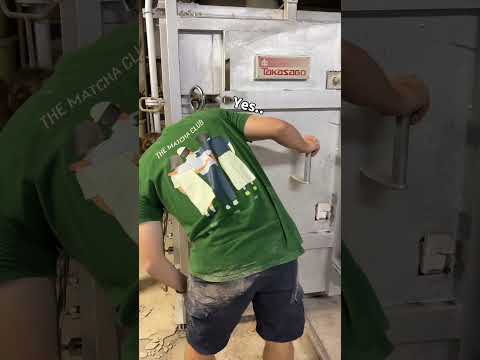 焼き上がって来た変なのたち。まだまだ沢山の失敗作が誕生しています。#銀河釉 #陶芸 #pottery #ねこのいる生活 #ネルソン監督