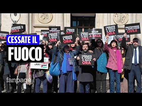 Il flash mob a Montecitorio: "Cessate il fuoco, stop ai bombardamenti su Gaza"