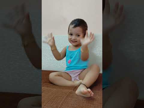মামমাম দেখালো কেমন করে সে একাই সোফায় উঠতে পারে #cutebaby #cute #baby# Ayendri