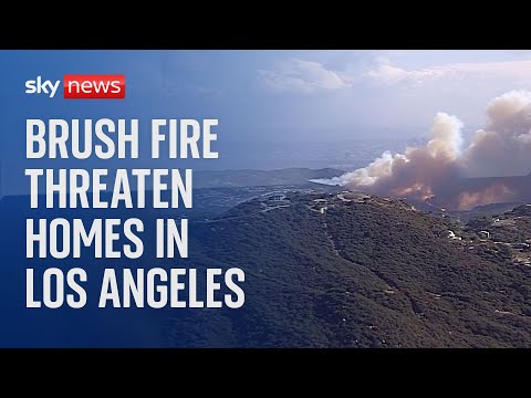 Brush fire threatens homes in Los Angeles