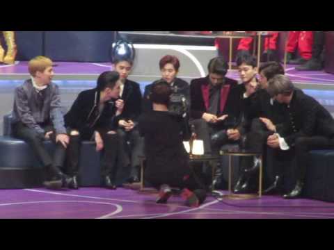 161202 EXO REACTION to Best Asian Style Award at Mnet MAMA 2016
