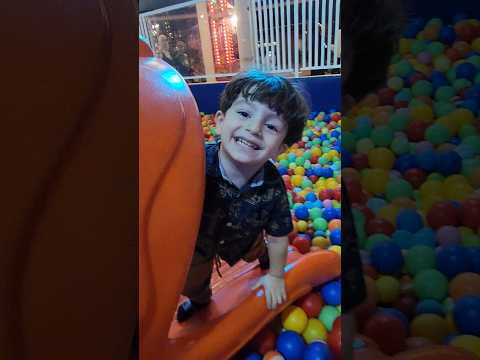 جاد بدو ياني العب معو بالألعاب/@Kidskoki #كيدز #العاب_اطفال #كرات #شفا #خلودة #طفل_يأكل