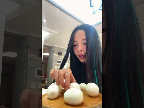 He's still lying down🥚💥 #shorts #funny