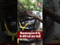 Visakhapatnam में एक उखड़े हुए पेड़ के नीचे एक कार फंस गई #shortsvideo  #Visakhapatnam