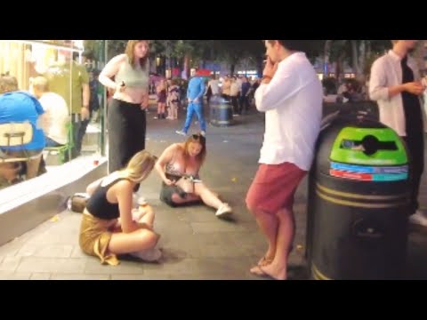 Nightlife 2025 | Beautiful Ladies Night Walking Tour Through London City Streets [4K]